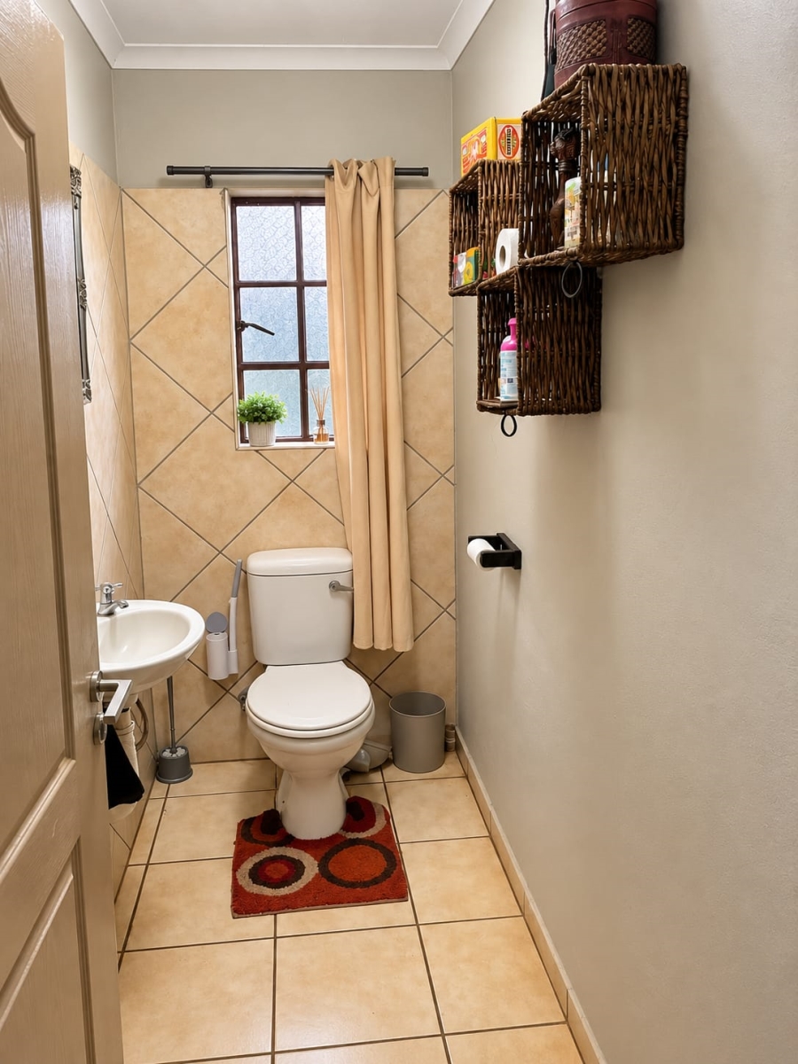 To Let 2 Bedroom Property for Rent in Melodie North West
